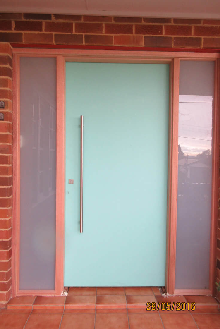 Solid STPC duracoat door with 2 sidelights